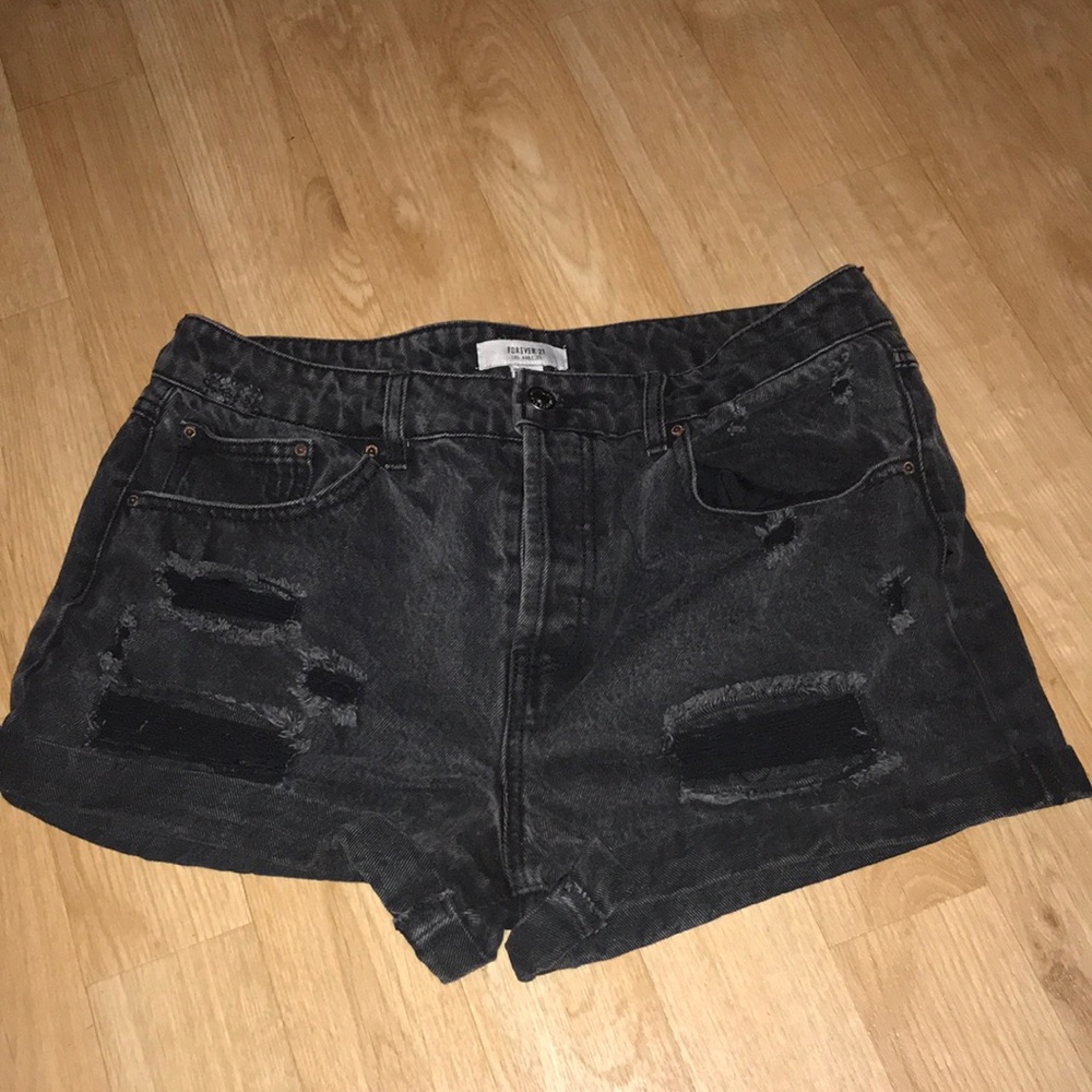 BLACK FOREVER 21 JEAN SHORTS // SIZE 30